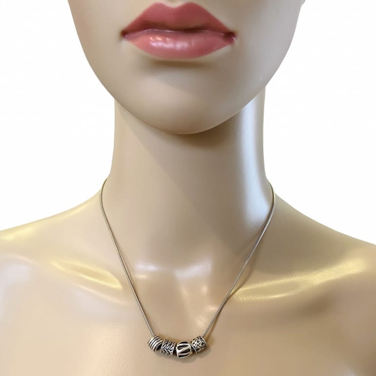 Oksiduotas sidabrinis pakabukas. Tinkantis apyrankėms ir vėriniams.