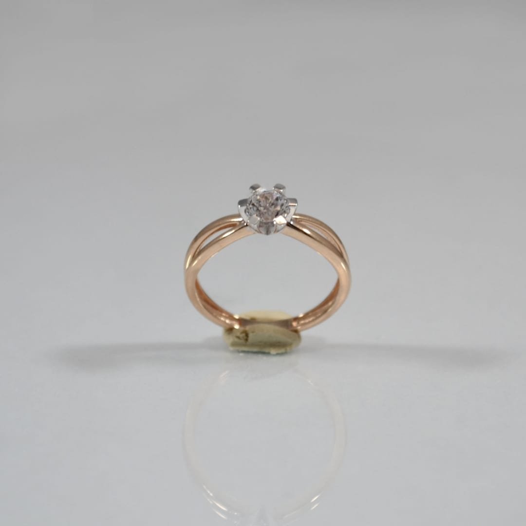 Engagement rose gold ring with cubic zirconia
