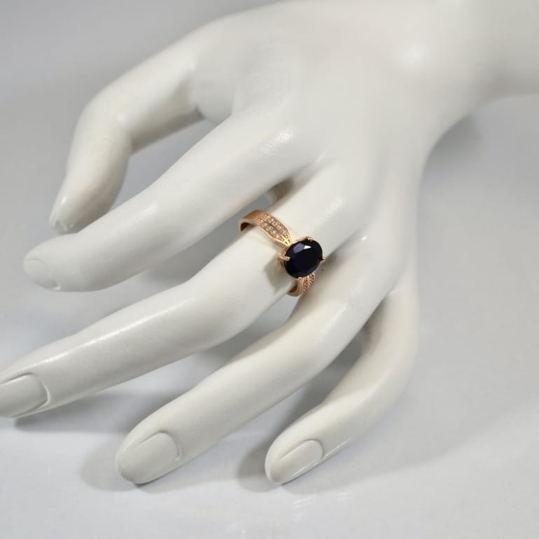 Auksinis žiedas su safyru ir cirkoniais