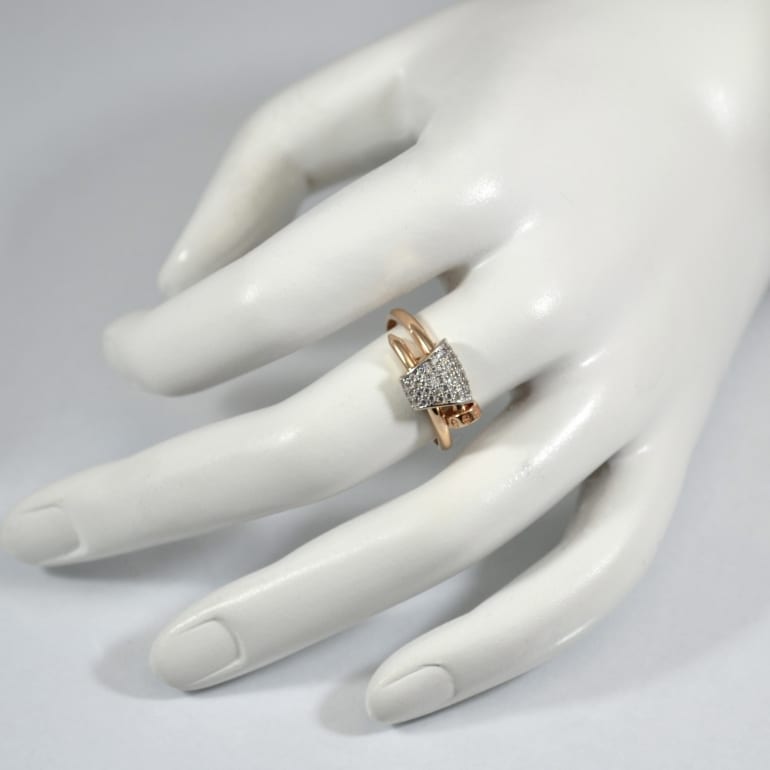 Rose gold ring with cubic zirconia