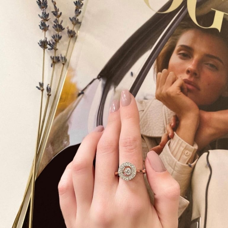 Sidabrinis žiedas su auksinėmis plokštelėmis ir cirkoniu