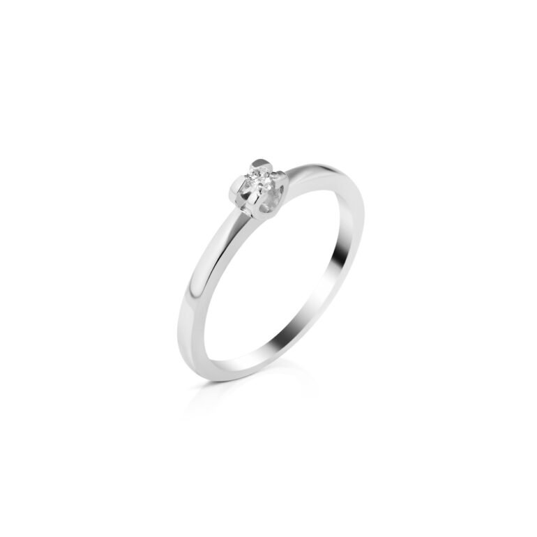 sterling silver ring with diamond