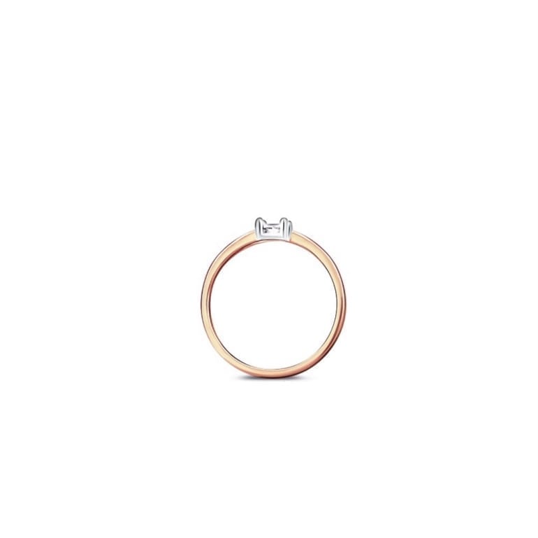 Rose gold ring with diamond