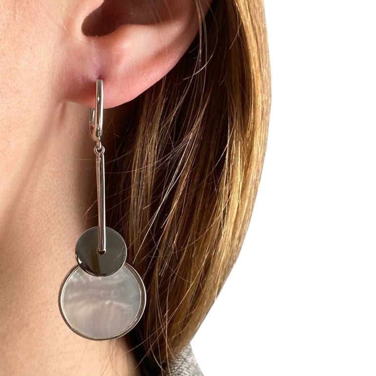 Sterling silver dangling earrings with mother of pearl