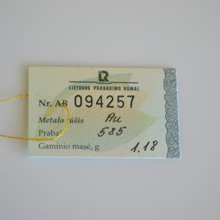 White gold pendant with diamonds