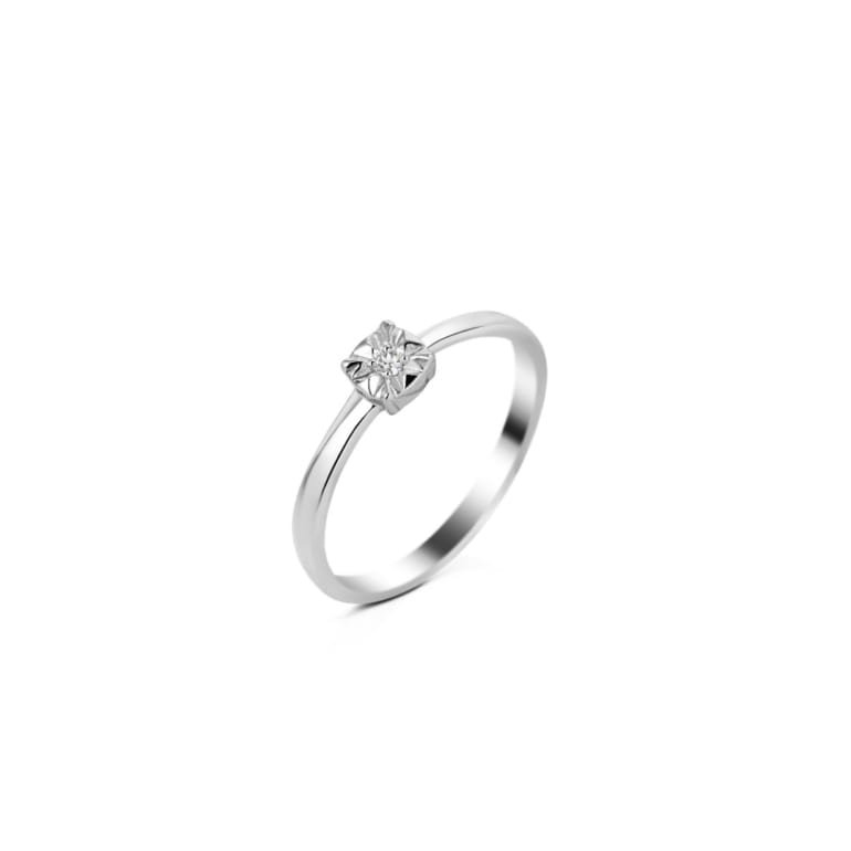 Sterling silver ring with cubic zirconia