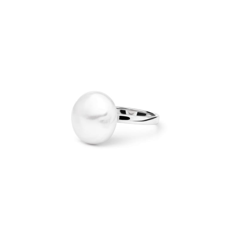 Sterling silver ring with cultivated pearl