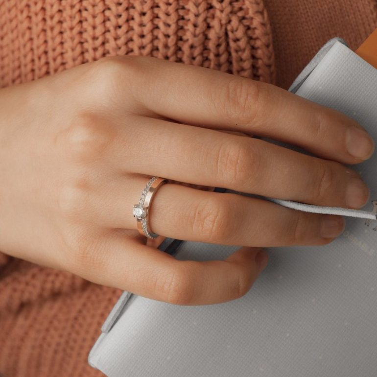 Sterling silver ring with gold plates and zirconia