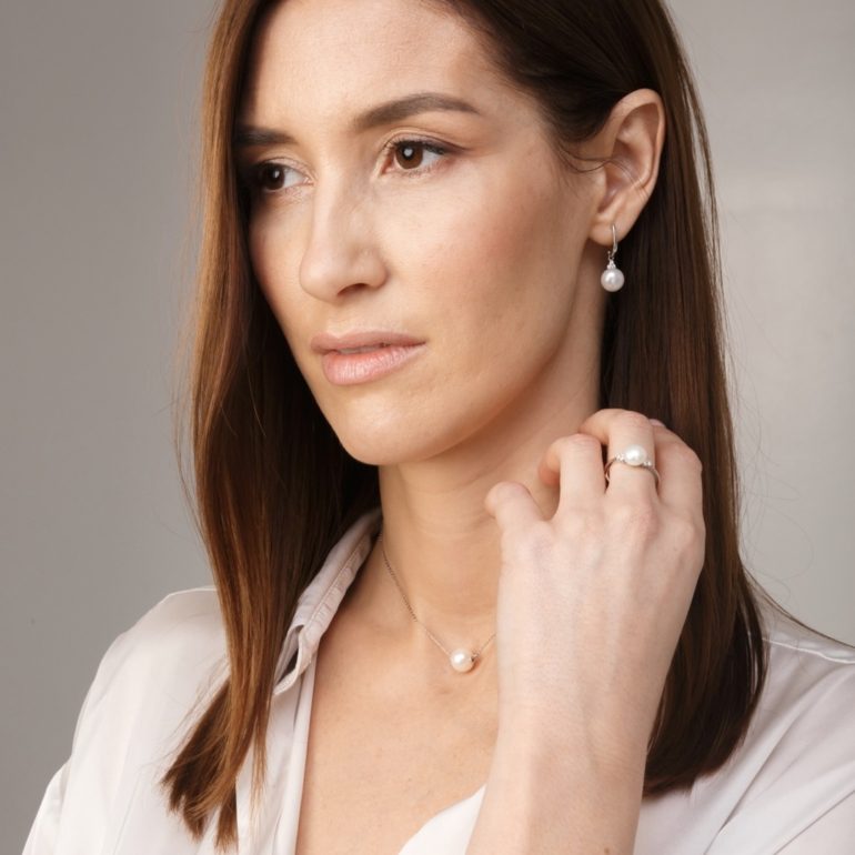 Sterling silver necklace with cultivated pearl