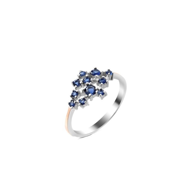 sidabrinis žiedas us auksinėmis plokštelėmis ir mėlynais fianitais