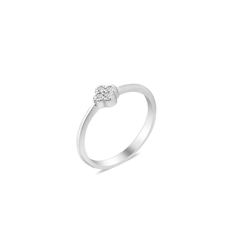 14ct white gold ring with diamond