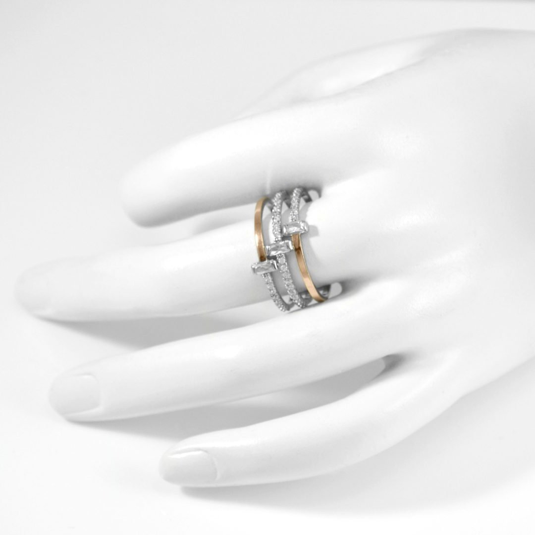 sidabrinis žiedas su auksinėmis plokštelėmis ir cirkoniu