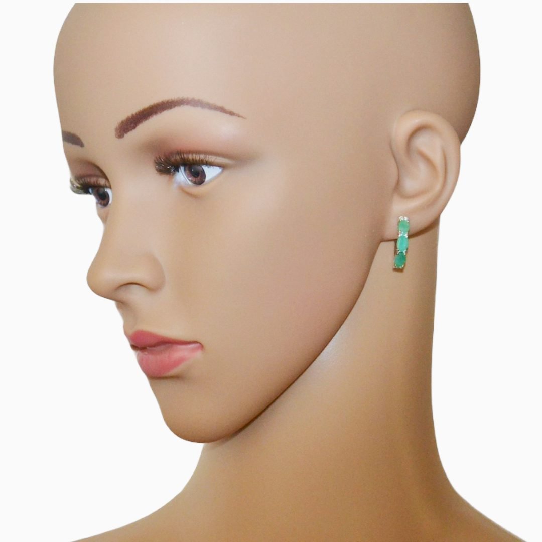 sidabriniai auskarai su smaragdais