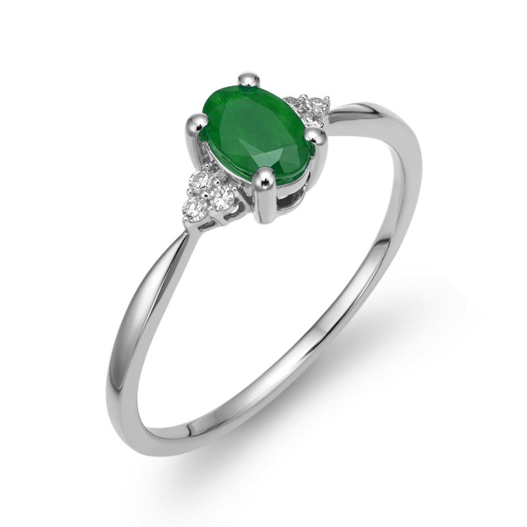white gold ring with emerald and diamonds