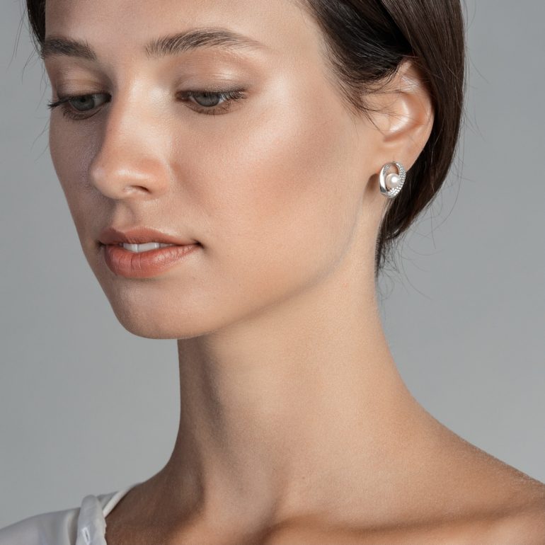 Sidabriniai Auskarai Su Kultivuotais Perlais Ir Cirkoniu