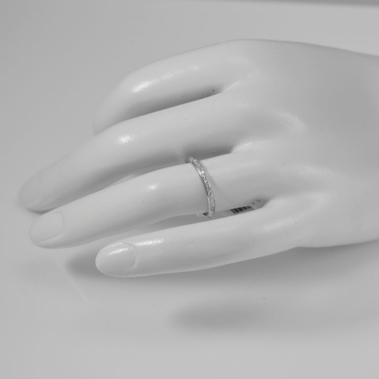 Balto Aukso Žiedas Su Deimantais