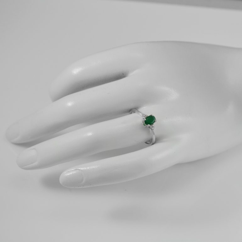 14ct White Gold Ring With Emerald And Diamonds