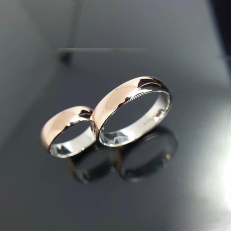sidabrinis vestuvinis žiedas su auksine plokštele