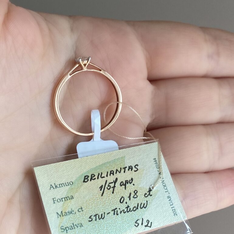 rose gold ring with diamond