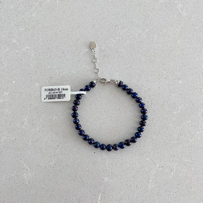 sidabrinė apyrankė su juodais perlais