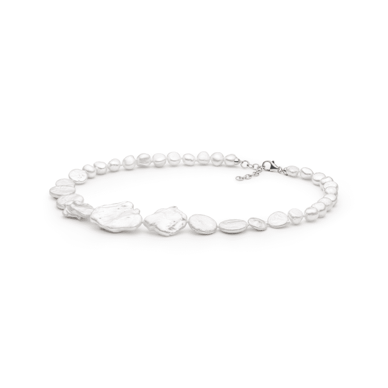 Elegantiškas sidabrinis vėrinys su netaisyklingos formos perlais