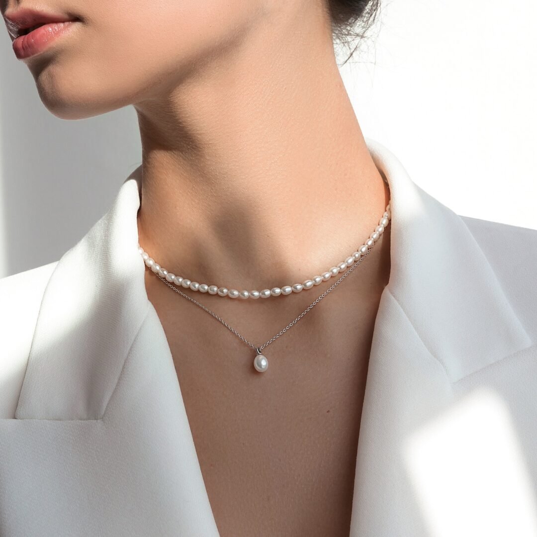 Elegantiškas sidabrinis vėrinys su baltais kultivuotais perlais