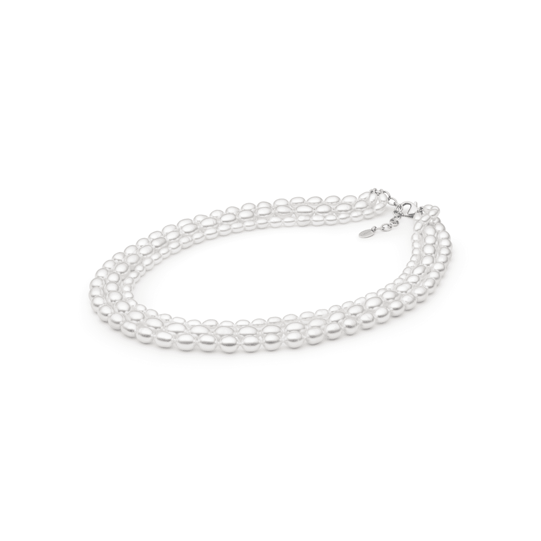 Elegantiškas sidabrinis vėrinys su trimis baltų kultivuotų perlų juostomis