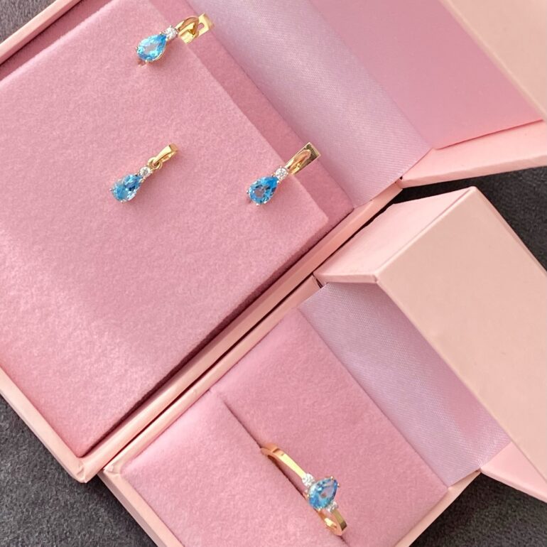 Yellow Gold Earrings With Topaz