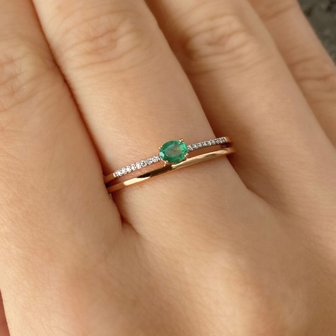 14ct rose gold ring with emerald and diamonds