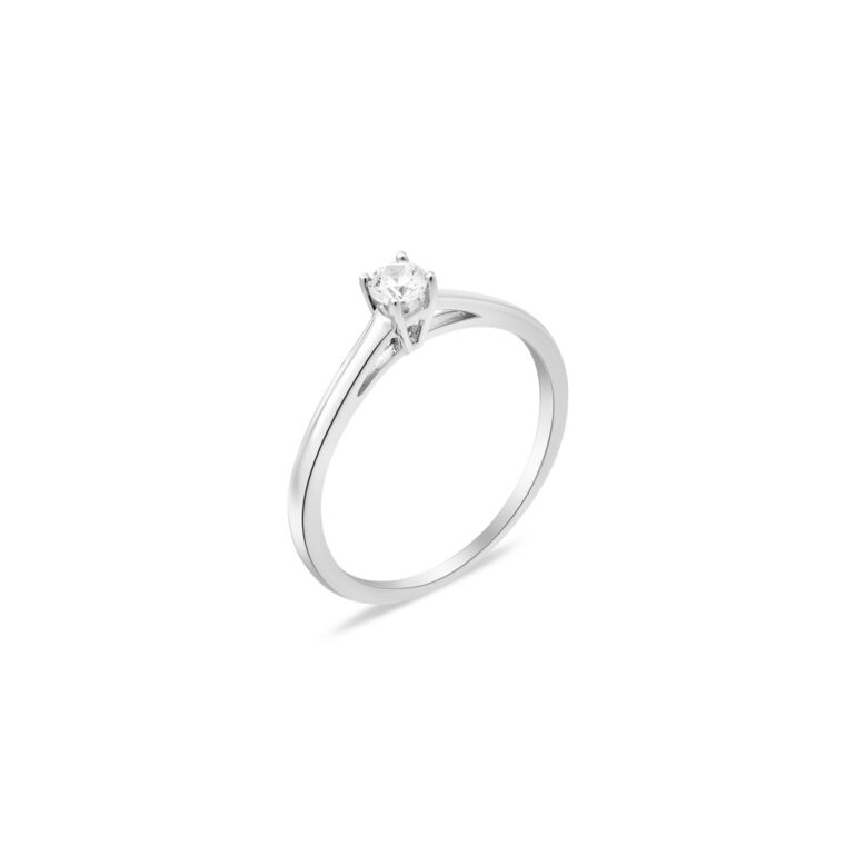 sterling silver ring with cubic zirconia