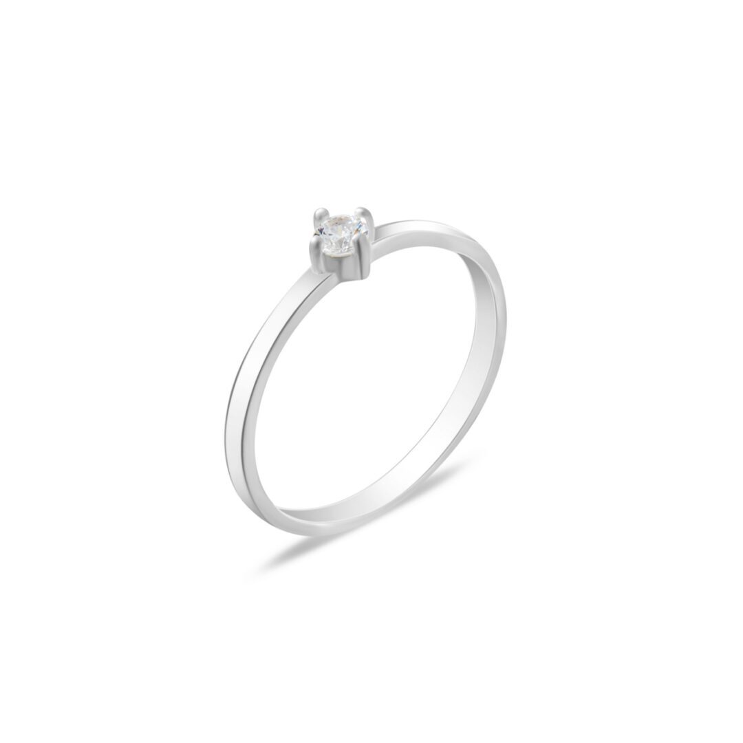 sterling silver ring with cubic zirconia