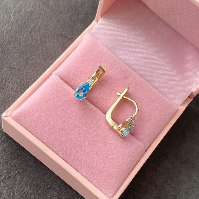 Yellow Gold Earrings With Topaz