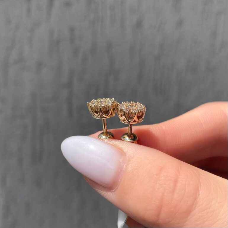 14ct yellow gold stud earrings with diamonds