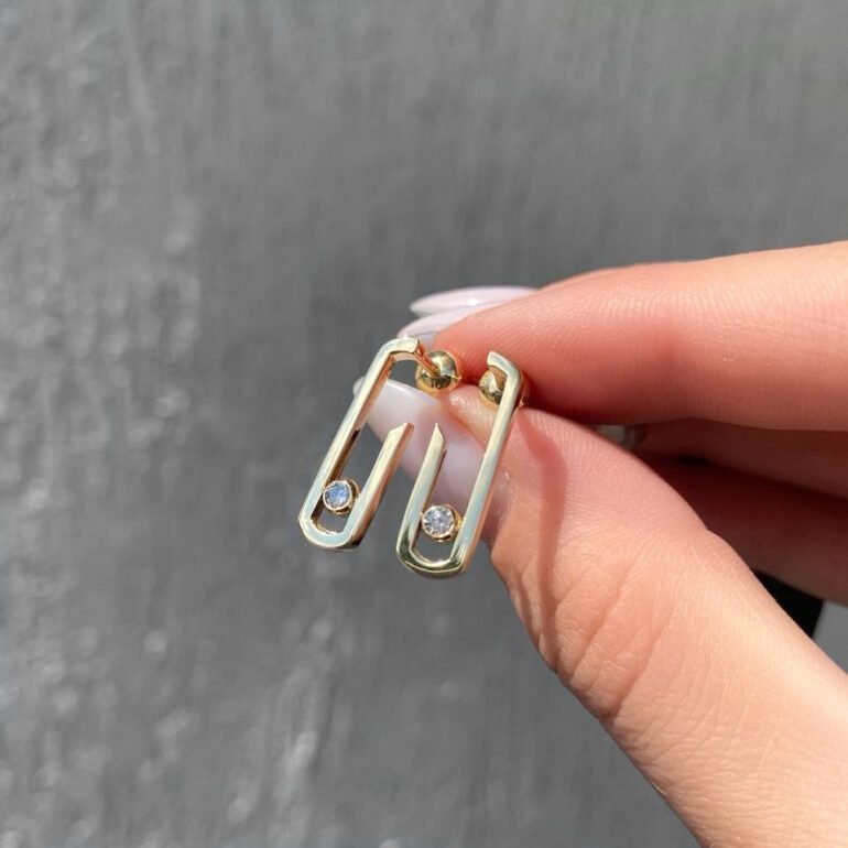 14ct yellow gold stud earrings with diamonds