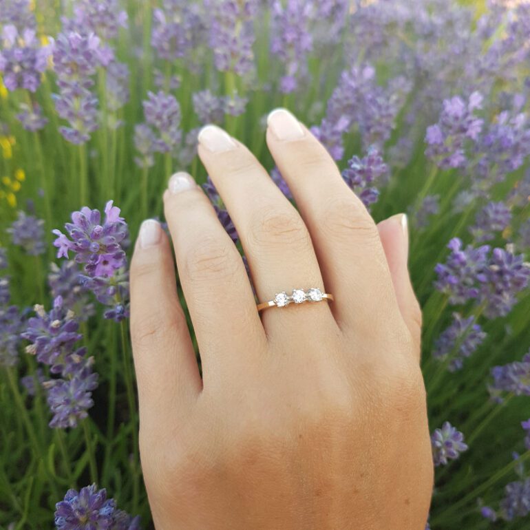 gold plated sterling silver trisidabrinis žiedas su auksinėmis plokštelėmis ir cirkoniais - trilogijalogy ring