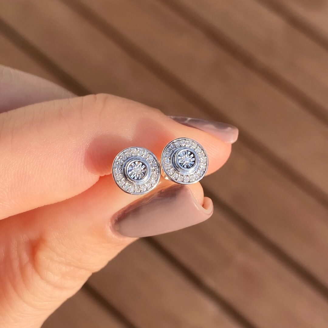 14ct white gold stud earrings with diamonds
