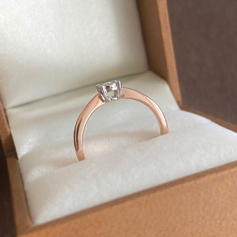 14ct Rose Gold Ring With Diamond