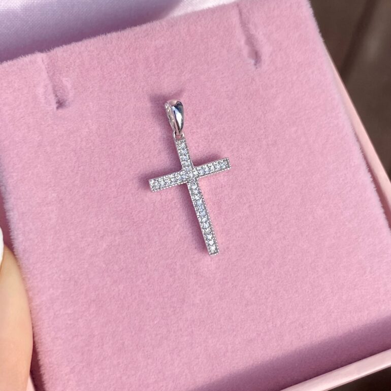 14ct white gold cross pendant with diamonds