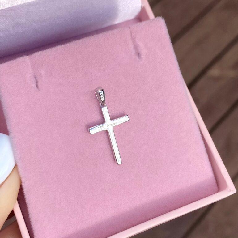 14ct white gold cross pendant with diamonds