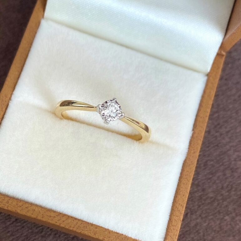 Yellow Gold Ring With Diamond