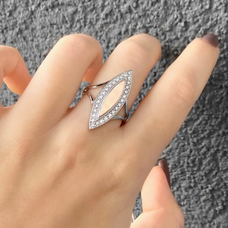 sidabrinis žiedas su auksine plokštele ir cirkoniais