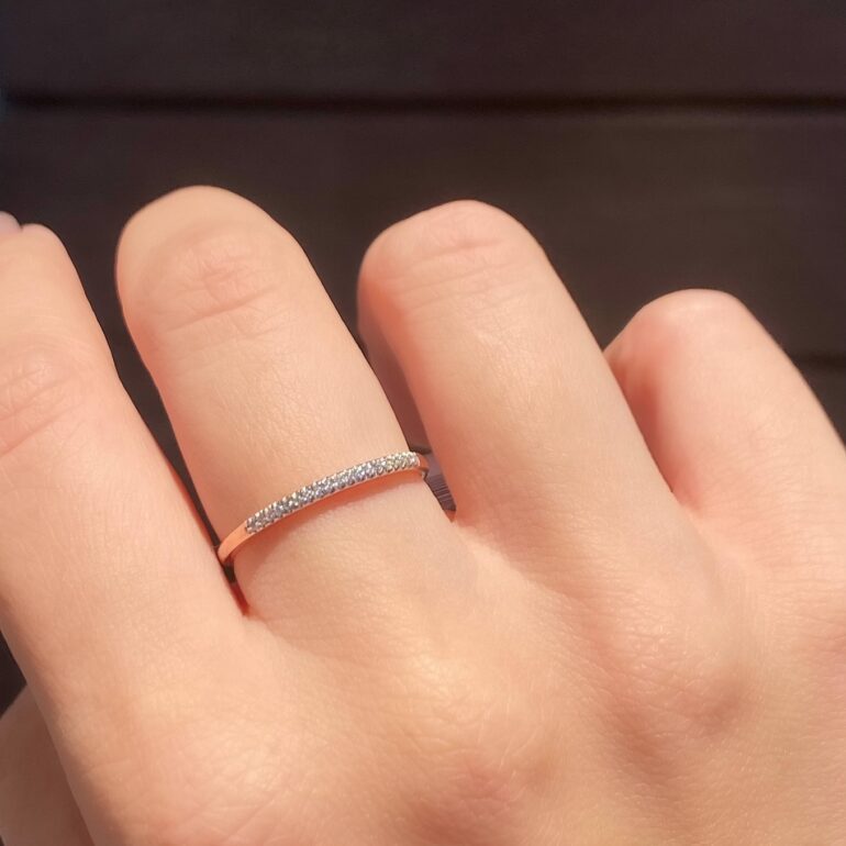 auksinis žiedas su deimantais