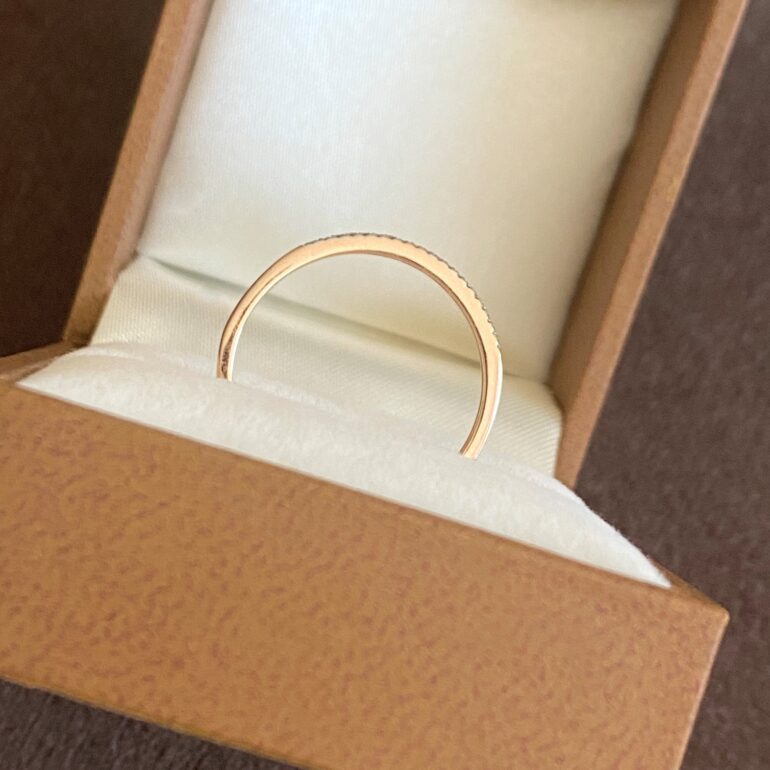 auksinis žiedas su deimantais