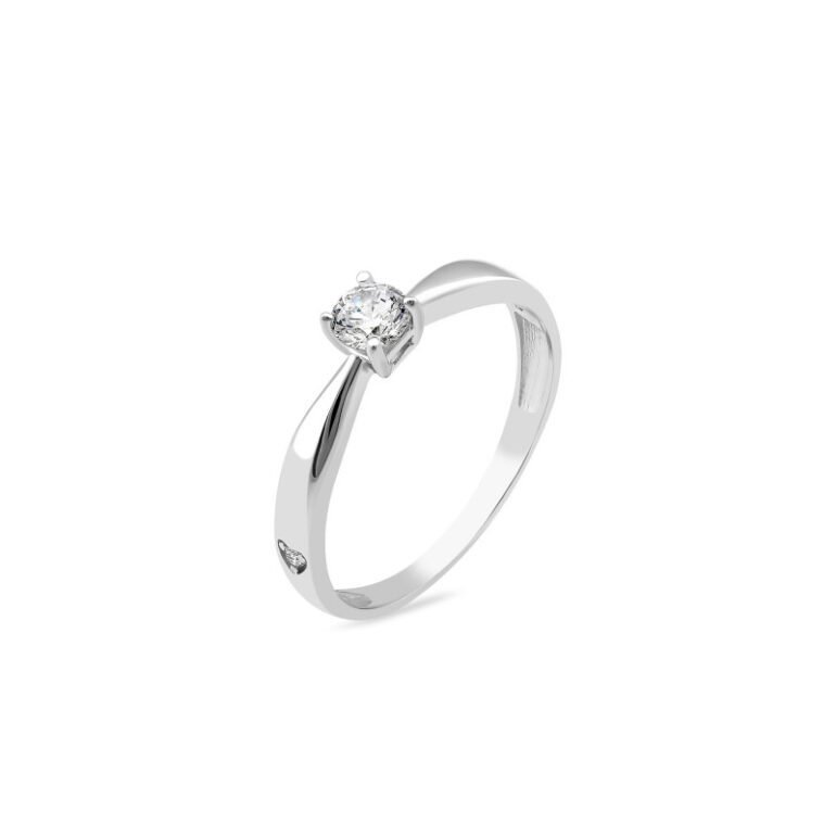 sterling silver ring with cubic zirconia