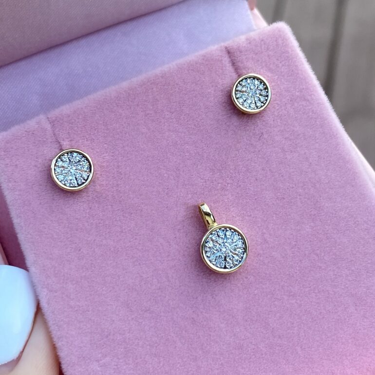 Yellow Gold Stud Earrings With Diamonds