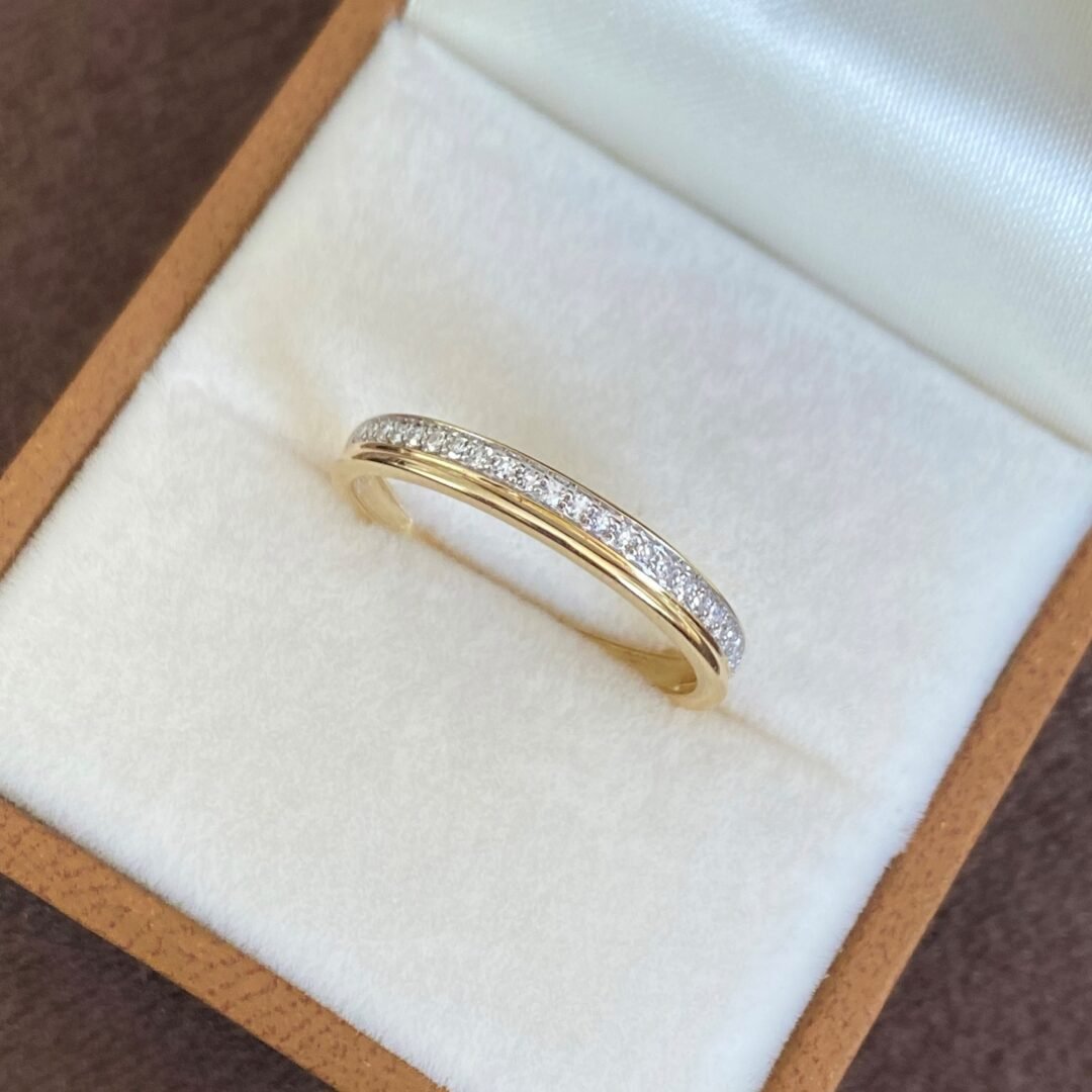 geltono aukso "half eternity" stiliaus žiedas su deimantais