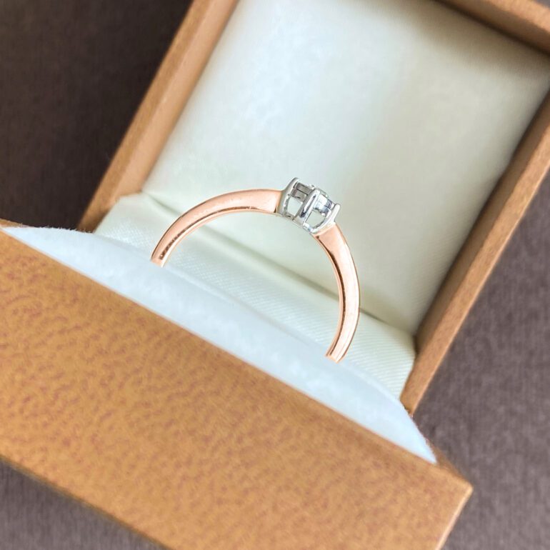 rose gold ring with diamond