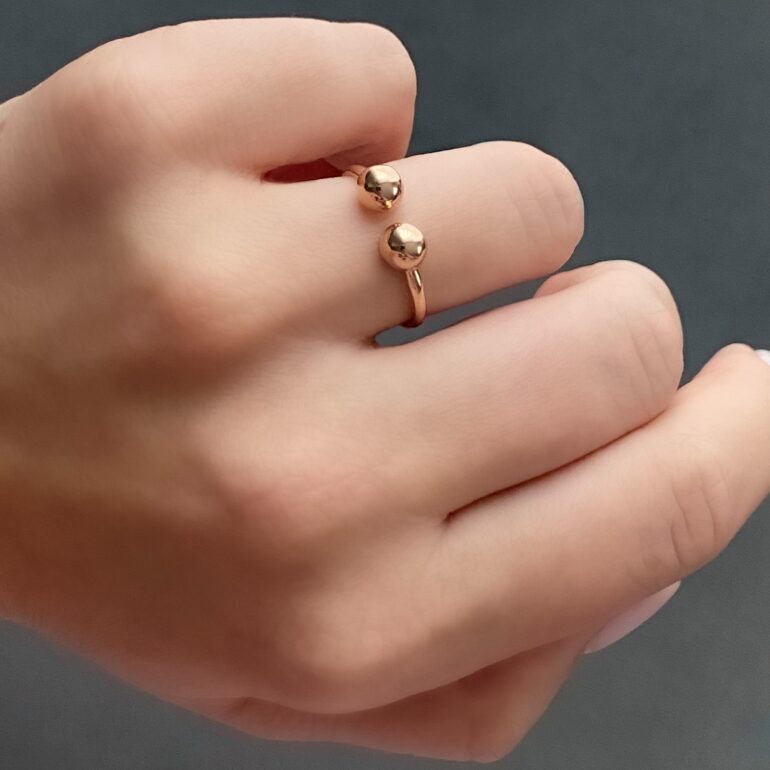 A minimalistic 14ct rose gold open ring