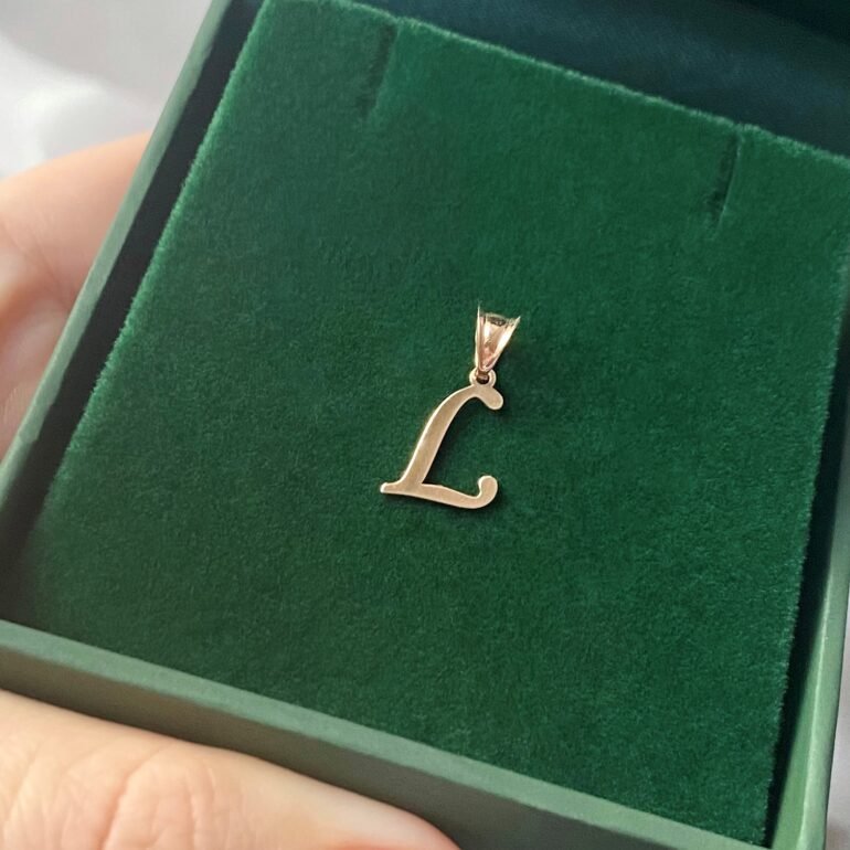 A 14ct rose gold pendant in a shape of initial L