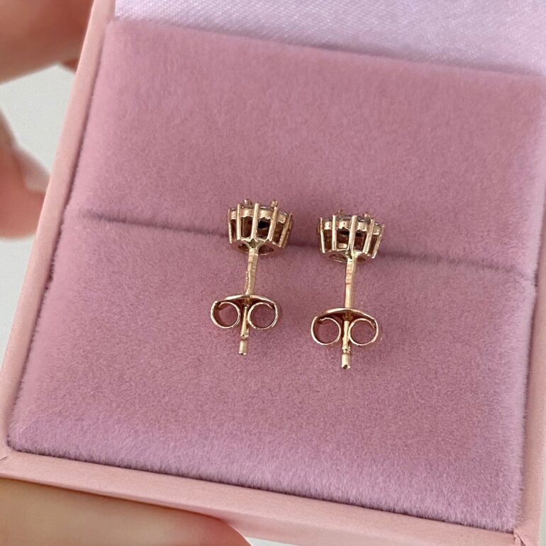 Auksiniai adatiniai auskarai su cirkoniais